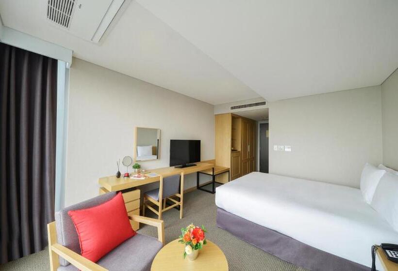 اتاق لوکس با چشمانداز, Harbor Park