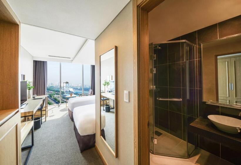 اتاق لوکس با چشمانداز, Harbor Park