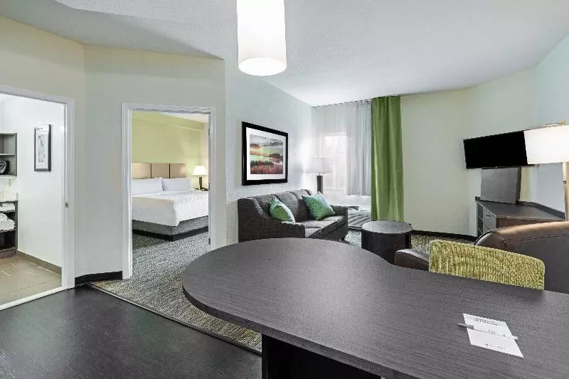 キングサイズベッドのスイートルーム, Candlewood Suites Hattiesburg, An Ihg