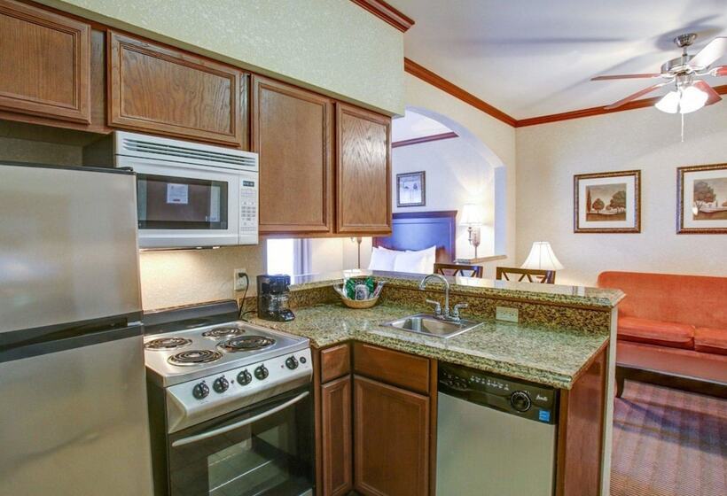 جناح, Comfort Suites University Drive