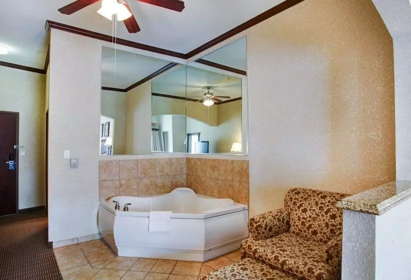 سوئیت برای معلولان, Comfort Suites University Drive