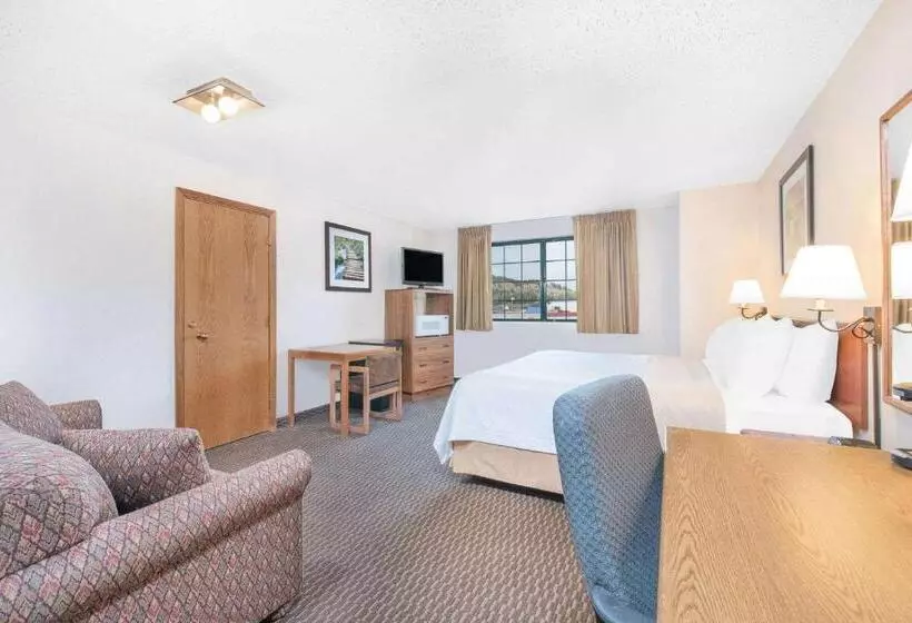 キングサイズベッドのスイートルーム, Days Inn By Wyndham West Rapid City