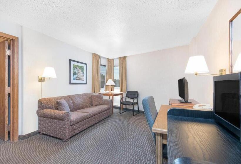 스위트 킹사이즈 침대, Days Inn By Wyndham West Rapid City