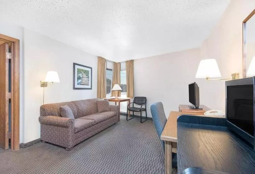 キングサイズベッドのスイートルーム, Days Inn By Wyndham West Rapid City