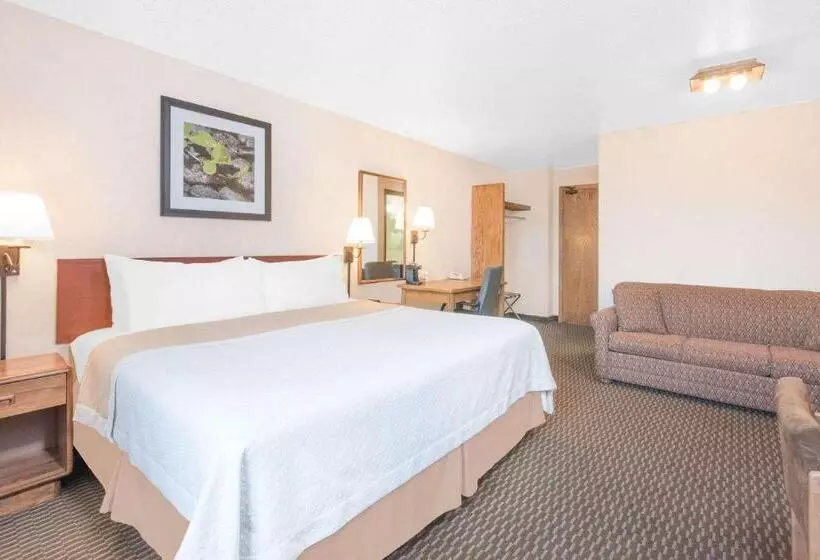 キングサイズベッドのスイートルーム, Days Inn By Wyndham West Rapid City