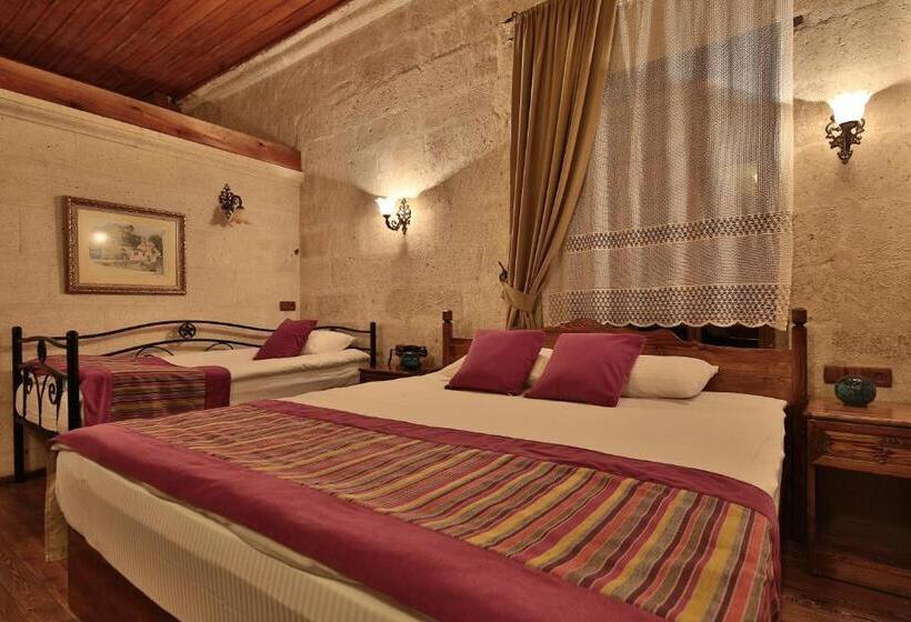 اتاق استاندارد سه تخته با چشم‌انداز استخر, Elif Stone House