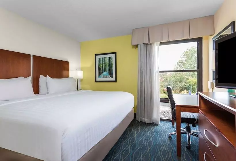 エクゼクティブスイート, Holiday Inn Express & Suites Wilmington University Center, An Ihg