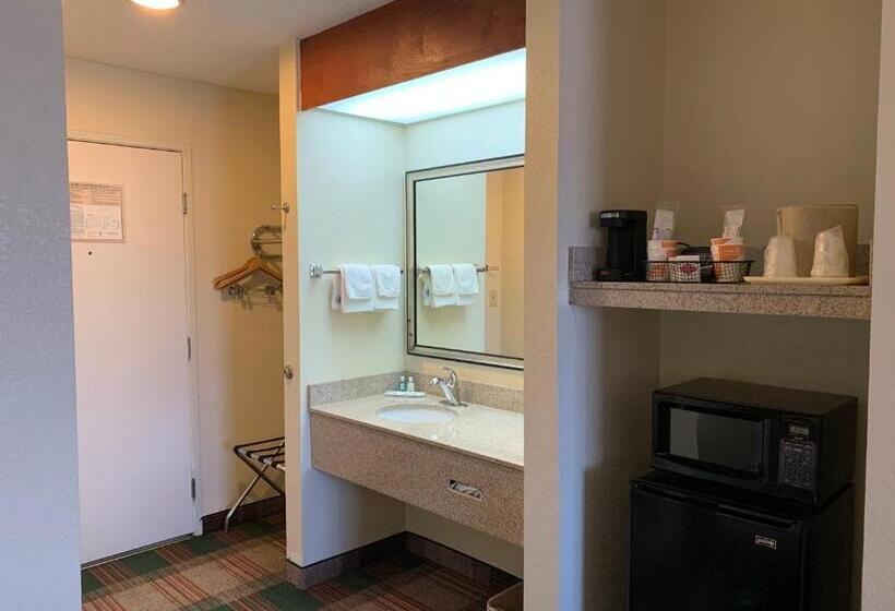 キングサイズベッドのスタンダードルーム, Quality Inn Montgomery South