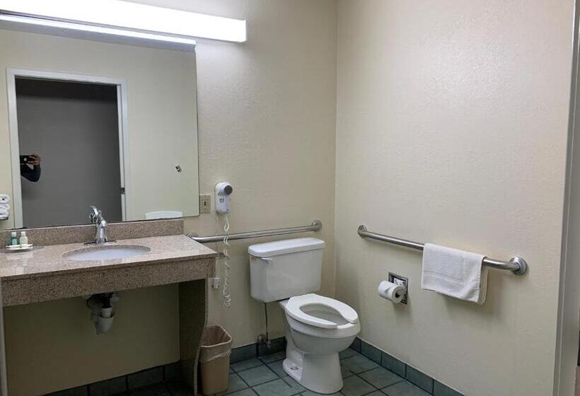 身障者適用キングサイズベッドルーム, Quality Inn Montgomery South