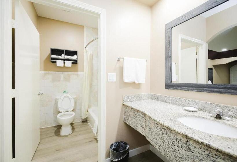 חדר סטנדרט עם מיטת קינג, Sapphire Inn & Suites