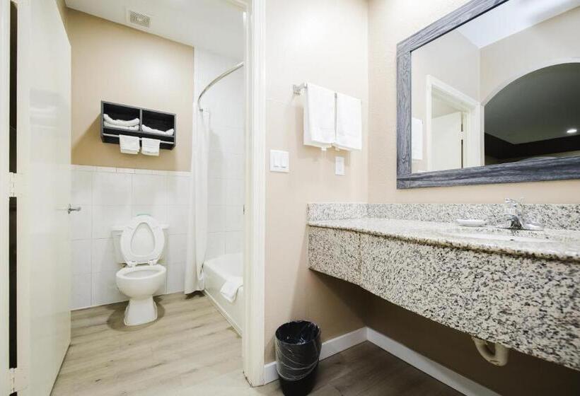 חדר סטנדרט עם מיטת קינג, Sapphire Inn & Suites