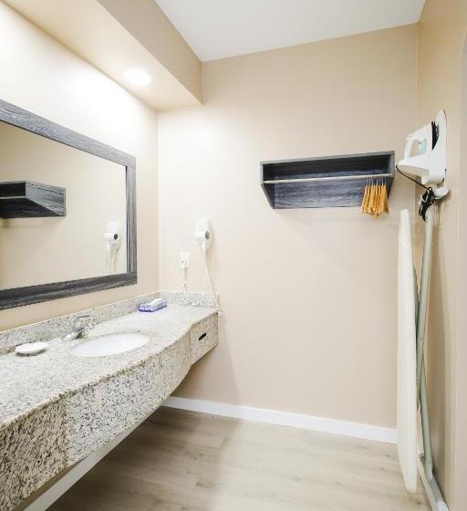 חדר סטנדרט עם מיטת קינג, Sapphire Inn & Suites