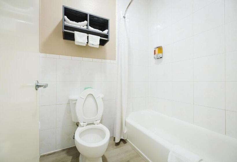 חדר סטנדרט עם מטבח, Sapphire Inn & Suites