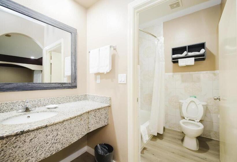 חדר סטנדרט עם מטבח, Sapphire Inn & Suites