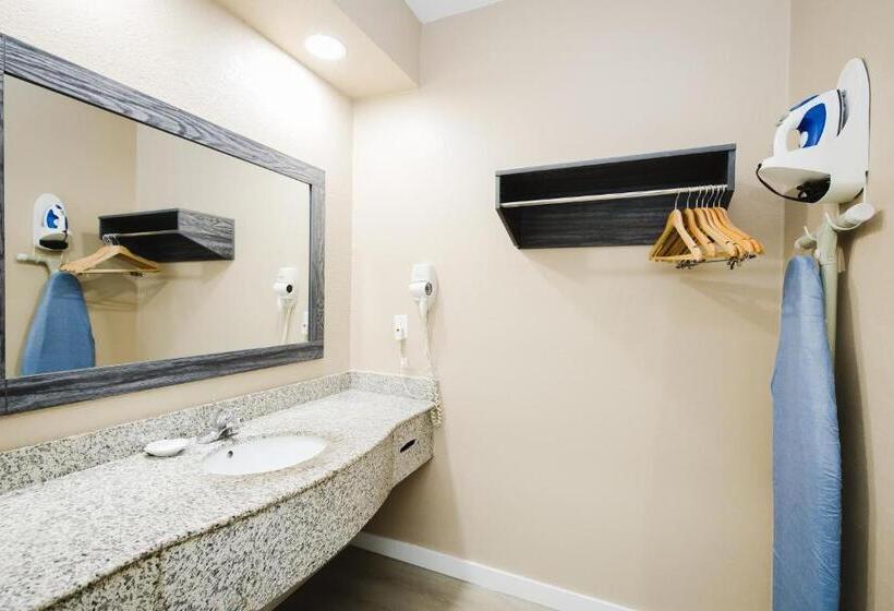 חדר סטנדרט עם מטבח, Sapphire Inn & Suites