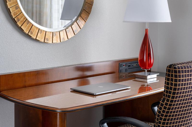 스위트 킹사이즈 침대, St. Petersburg Marriott Clearwater