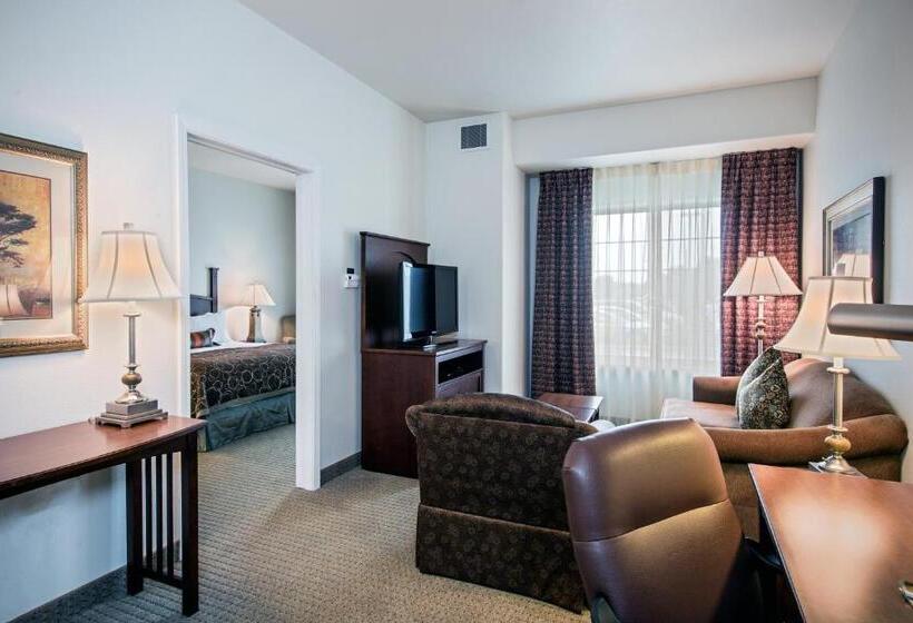 キングサイズベッドのスイートルーム, Staybridge Suites Rockford, An Ihg