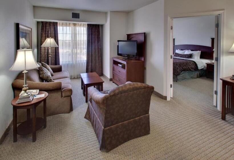 キングサイズベッドのスイートルーム, Staybridge Suites Rockford, An Ihg