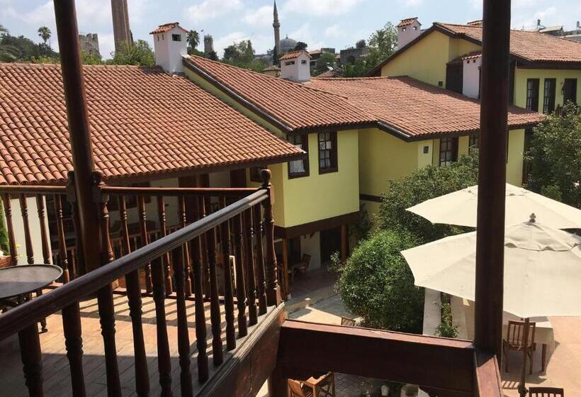 חדר דלוקס, Tekeli Konaklari