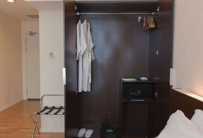 行政房间, The Limetree