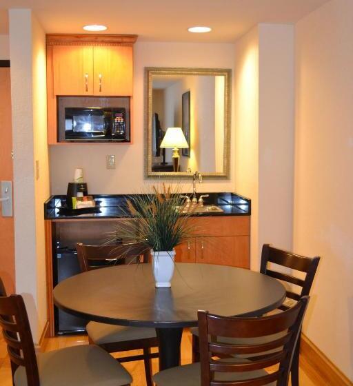 جناح سرير كينج, Wingate By Wyndham Lagrange