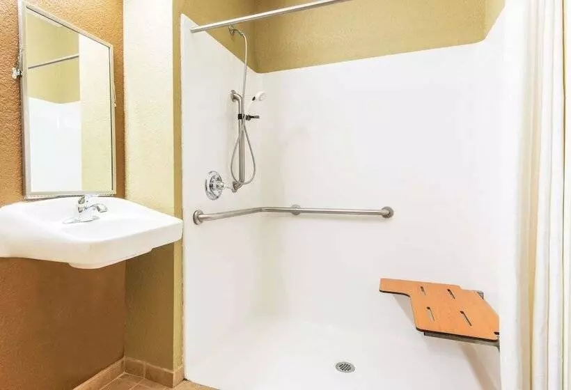 身障者適用スタンダードルーム, Microtel Inn And Suites Montgomery