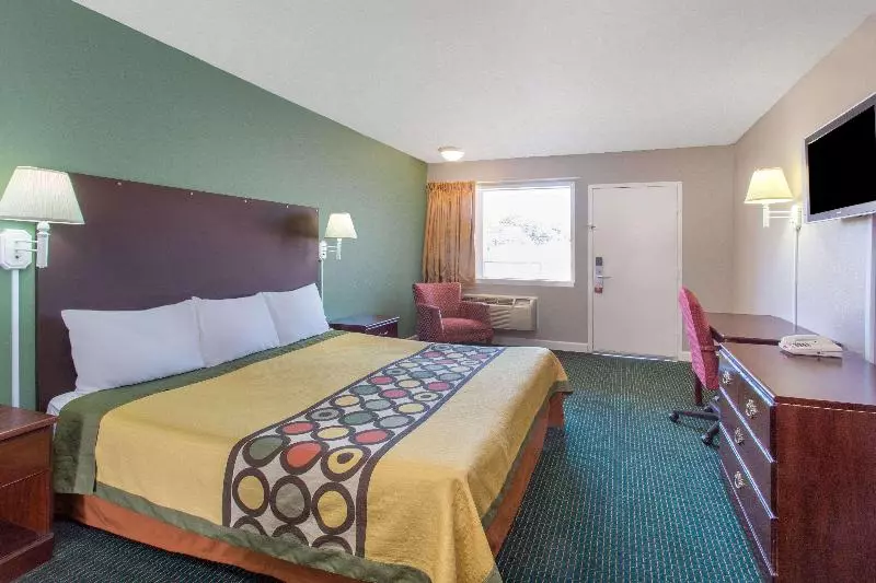 キングサイズベッドのスタンダードルーム, Super 8 By Wyndham Durham/university Area Nc