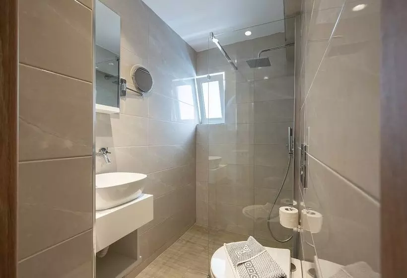استودیوی استاندارد, Poseidon Hotel And Apartments