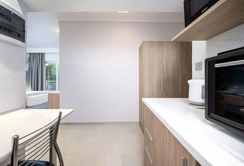 استودیوی استاندارد, Poseidon Hotel And Apartments