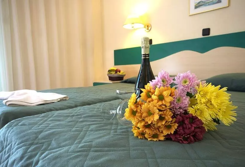 اتاق استاندارد سه نفره, Poseidon Hotel And Apartments