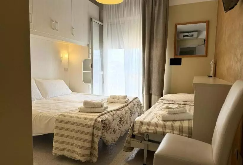 اتاق استاندارد سه نفره, Acapulco Beach