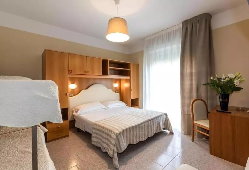 اتاق استاندارد چهار تخته, Acapulco Beach