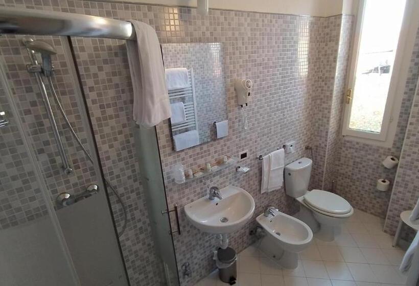 اتاق ساده سه نفره, Albergo Moderno