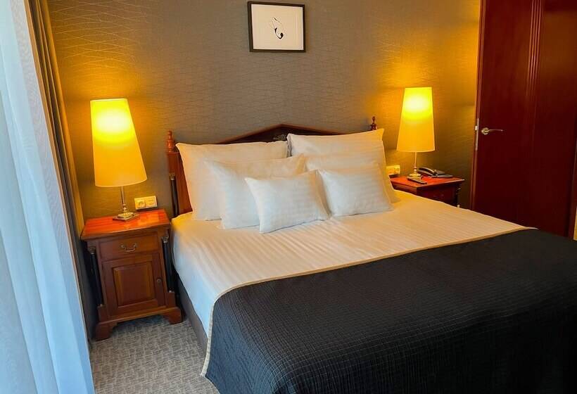 غرفة سوبيريور, Divinus