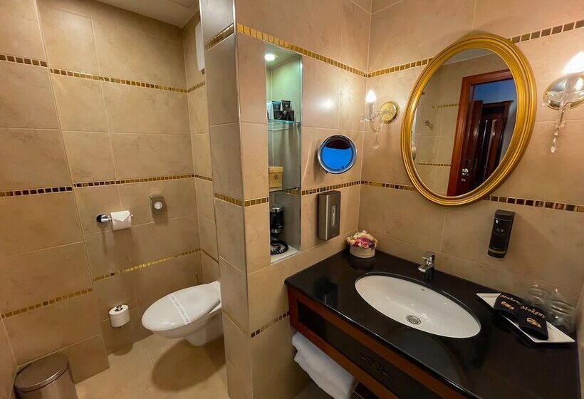 غرفة ديلوكس, Divinus