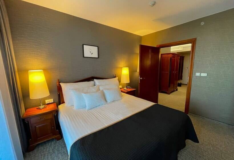 غرفة ديلوكس, Divinus