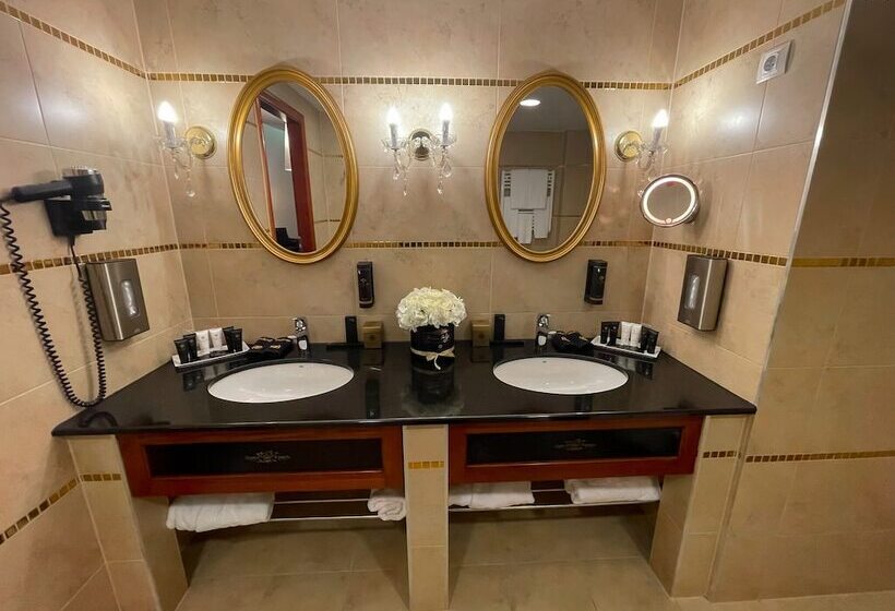 غرفة ديلوكس, Divinus