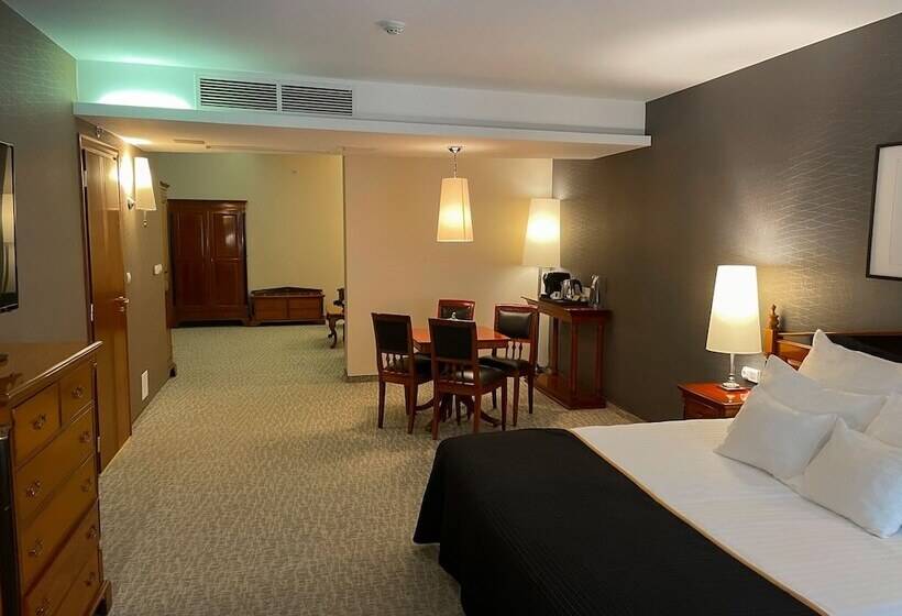 غرفة ديلوكس, Divinus