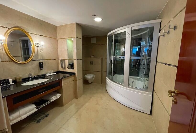 جناح ملكى, Divinus