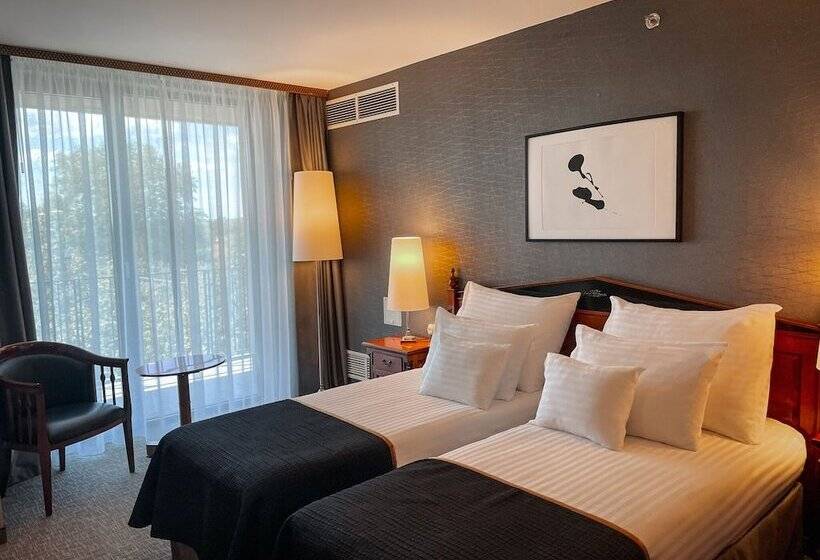 جناح ملكى, Divinus