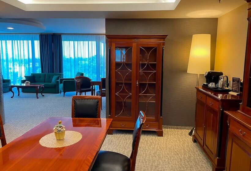 جناح ملكى, Divinus