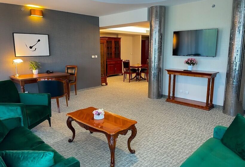 جناح ملكى, Divinus