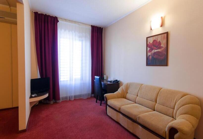 Люкс, Magnus Galati