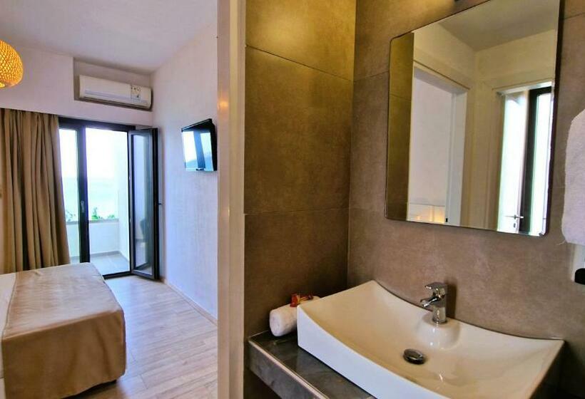 سوییت جونیور با چشمانداز دریا, Sunset Beach