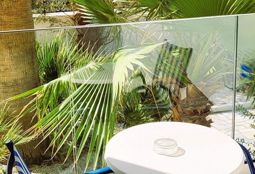 اتاق سه نفره سوپریور با چشمانداز باغ, Sunset Beach