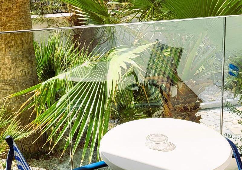 اتاق سه نفره سوپریور با چشمانداز باغ, Sunset Beach