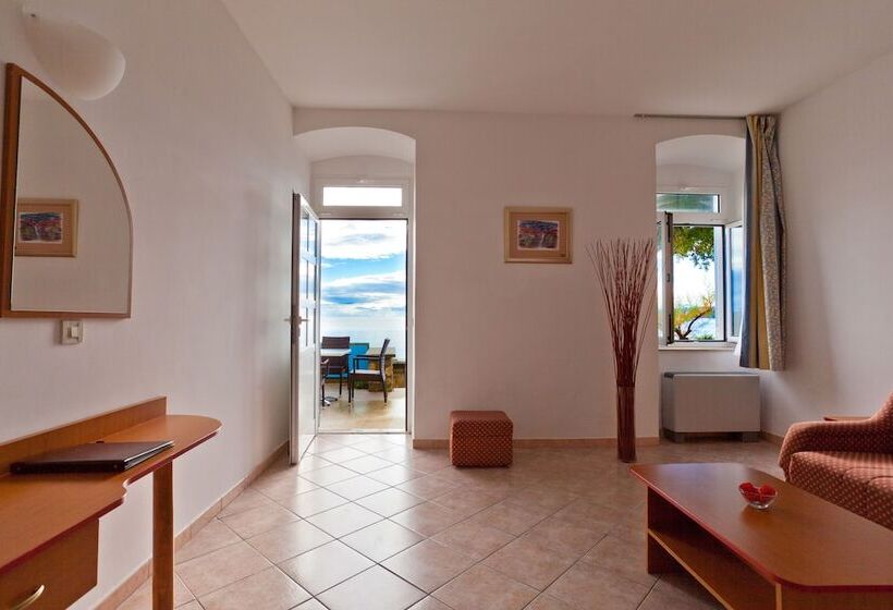 سوییت با چشمانداز دریا, Villa Tamaris   Hotel Resort Dražica