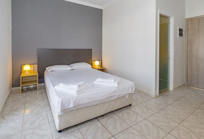 اتاق استاندارد سه تخته با چشمانداز استخر, Cameo Beach Resort