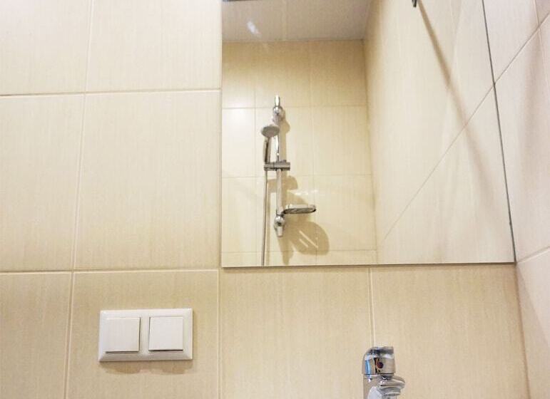 استودیوی استاندارد, Looming Hostel