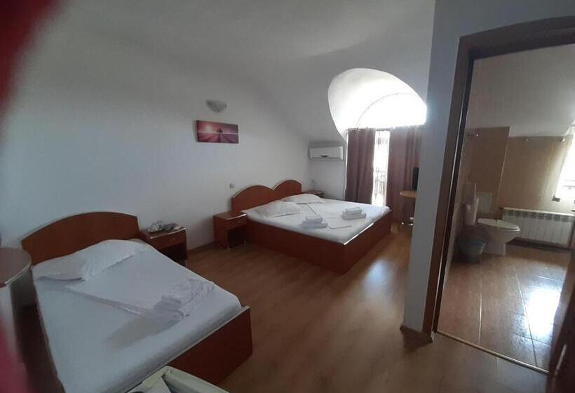 اتاق استاندارد سه نفره, Casa Traiana